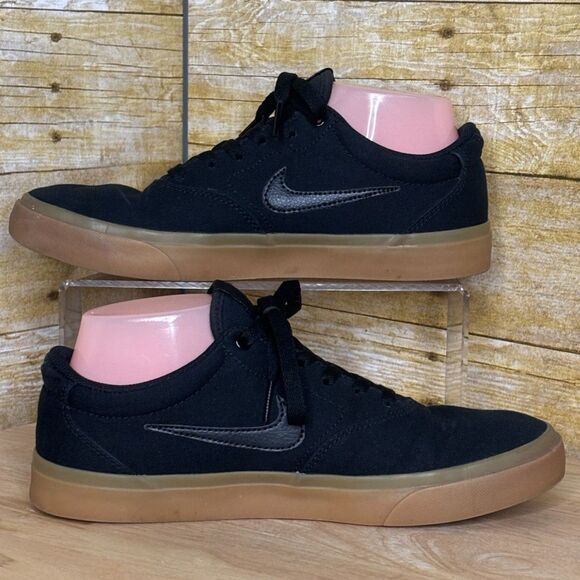 NIKE SB BLACK CANVAS LOW TOP SNEAKERS WITH GUM BOTTOMS MENS SZ. 8 - Picture 1 of 7